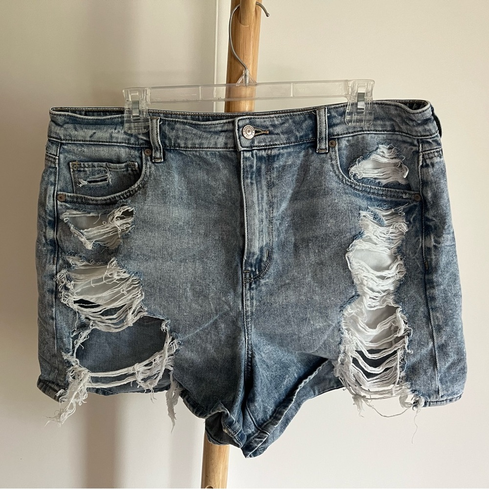 American Eagle Denim Distressed Comfort Waist Band Mom Short